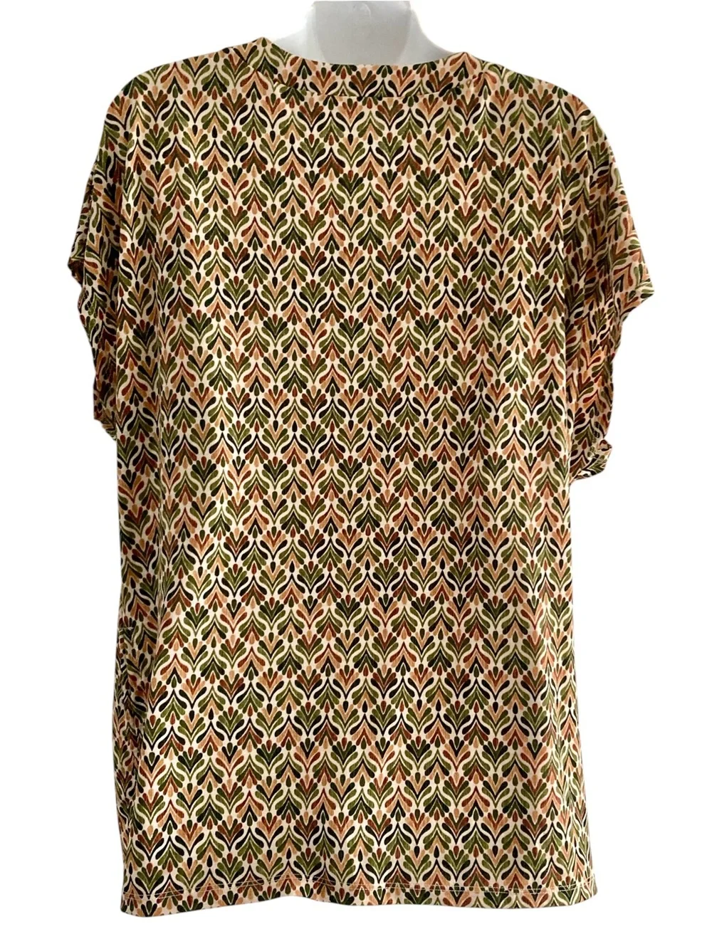 Laura | Patterned V-Neck Top - Picture 8 of 10